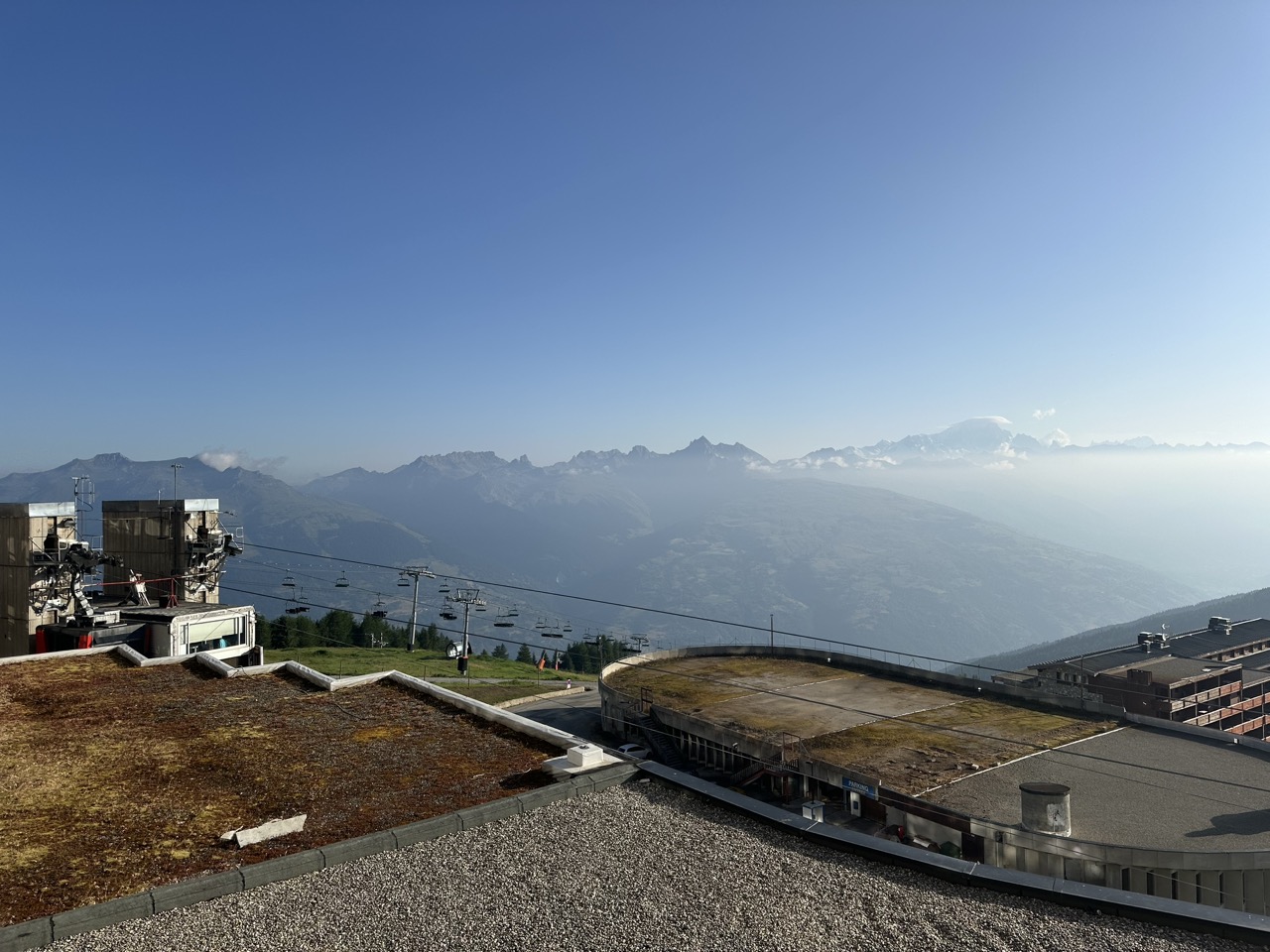 Blick vom Balkon im Sommer