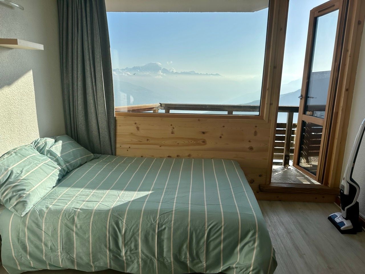 Schlafplatz am Fenster mit Aussicht